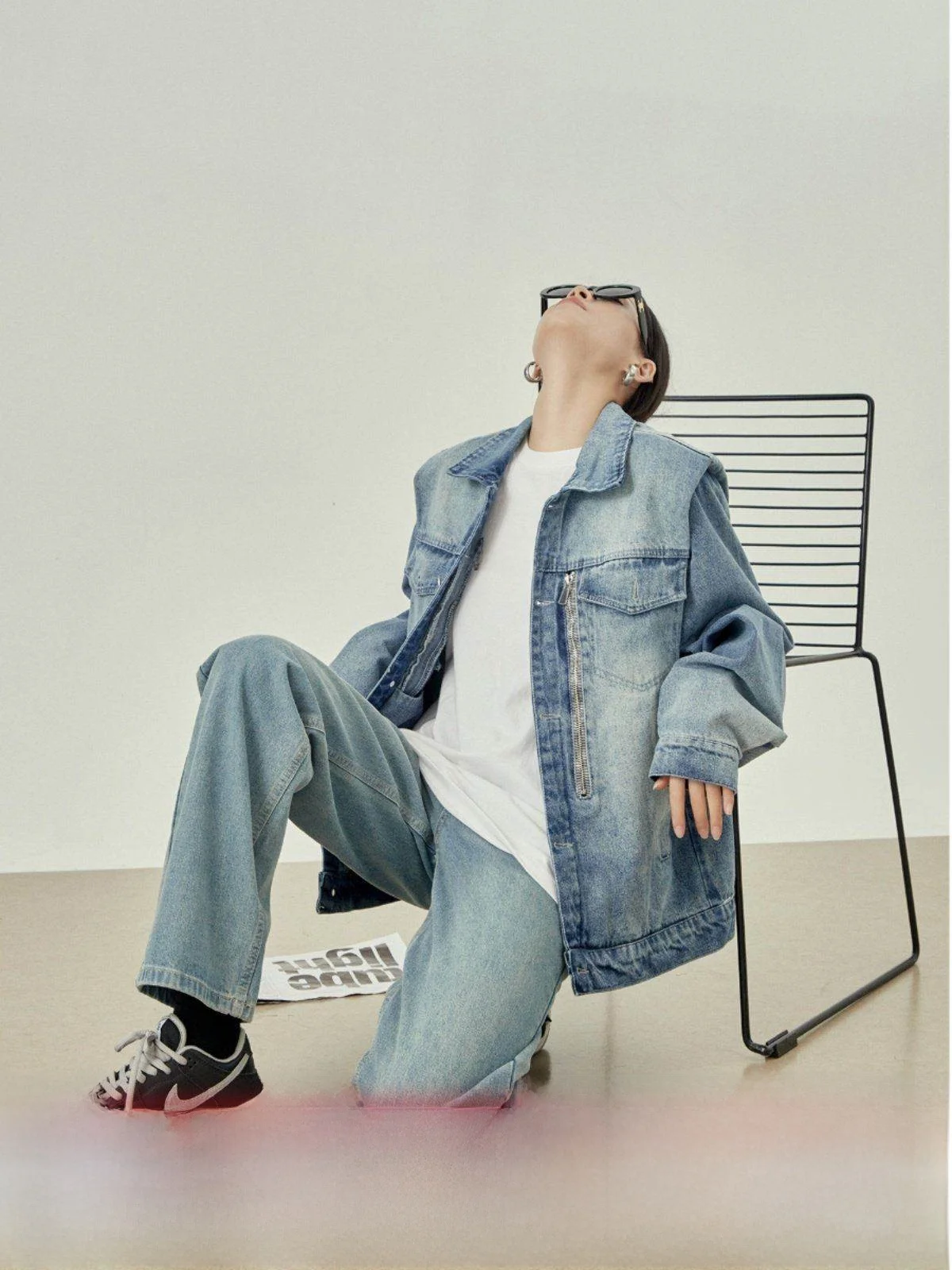 Повседневный женский джинсовый комплект из двух предметов: топ и куртка с джинсами, для ранней осени, из полиэстера, модный
Повседневный женский джинсовый комплект из двух предметов: топ и куртка с джинсами, для ранней осени, из полиэстера, модный