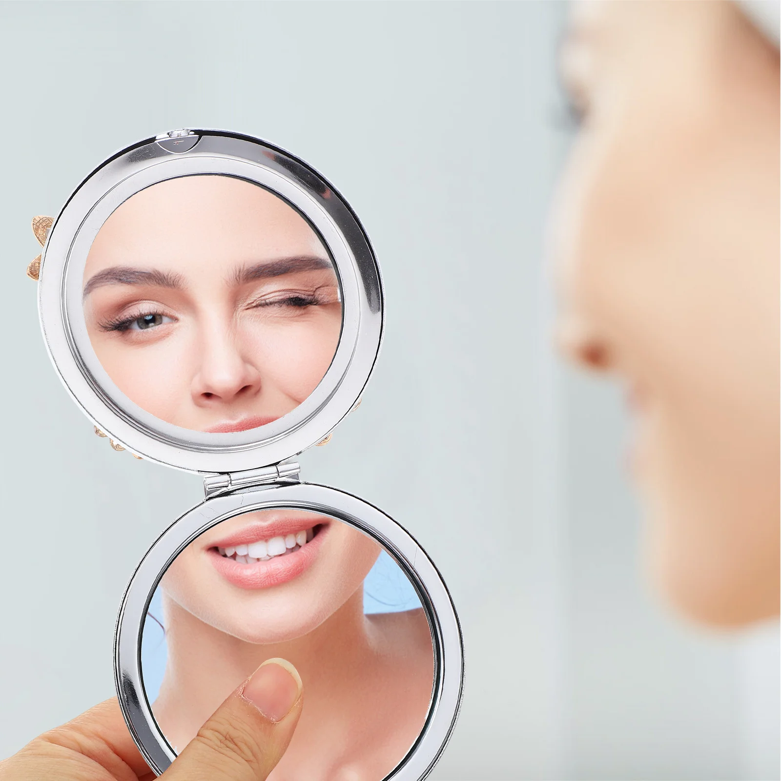 1Pcs Compact Makeup Mirror Daisy Flower Print Foldable Mini Portable Double Sided Magnification Glass Mirror for Women Daily Use
1Pcs Compact Makeup Mirror Daisy Flower Print Foldable Mini Portable Double Sided Magnification Glass Mirror for Women Daily Use