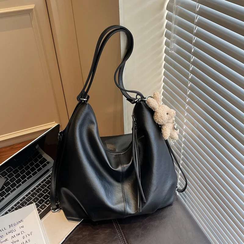 Spring New Large Capacity Shoulder Bags for Women Fashionable and Versatile Crossbody Bag Commuter Casual and Simple Backpack
Spring New Large Capacity Shoulder Bags for Women Fashionable and Versatile Crossbody Bag Commuter Casual and Simple Backpack