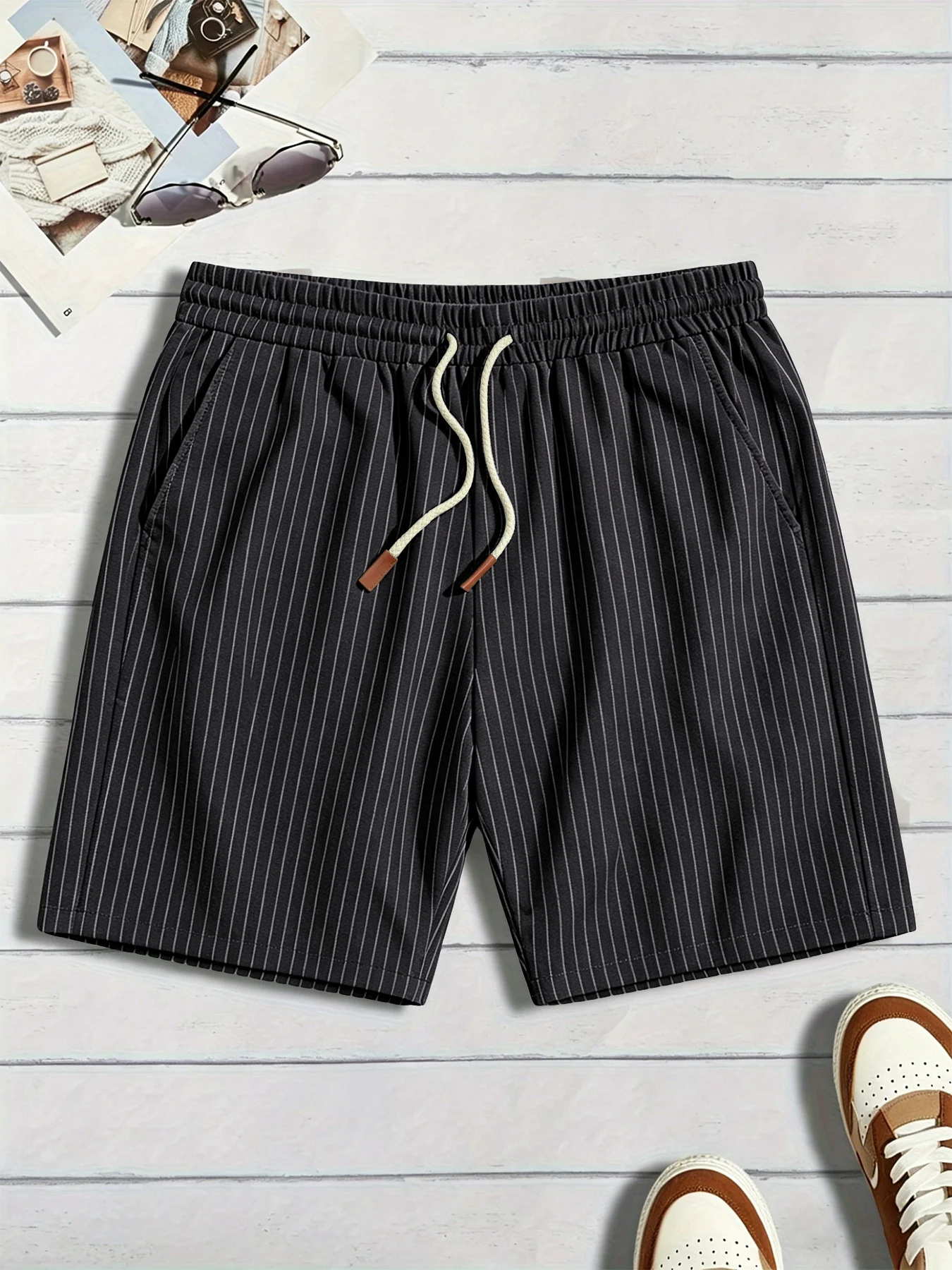 Men's Summer Vertical Stripes Casual Shorts Elastic Drawstring Waist Pockets Loose Breathable Retro Simple Daily Commute Beach
Men's Summer Vertical Stripes Casual Shorts Elastic Drawstring Waist Pockets Loose Breathable Retro Simple Daily Commute Beach