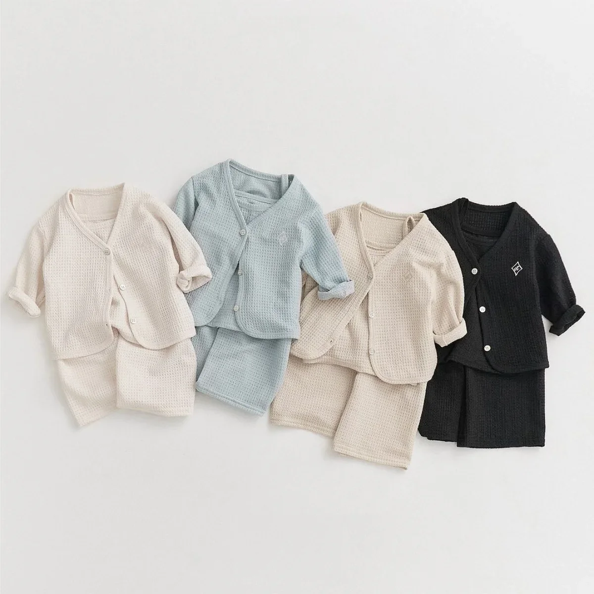 2025 Spring New Baby Long Sleeve Clothes Set Boys Girls Cardigan Coat + Sling Vest + Pants 3pcs Suit Infant Solid Loose Outfits
2025 Spring New Baby Long Sleeve Clothes Set Boys Girls Cardigan Coat + Sling Vest + Pants 3pcs Suit Infant Solid Loose Outfits