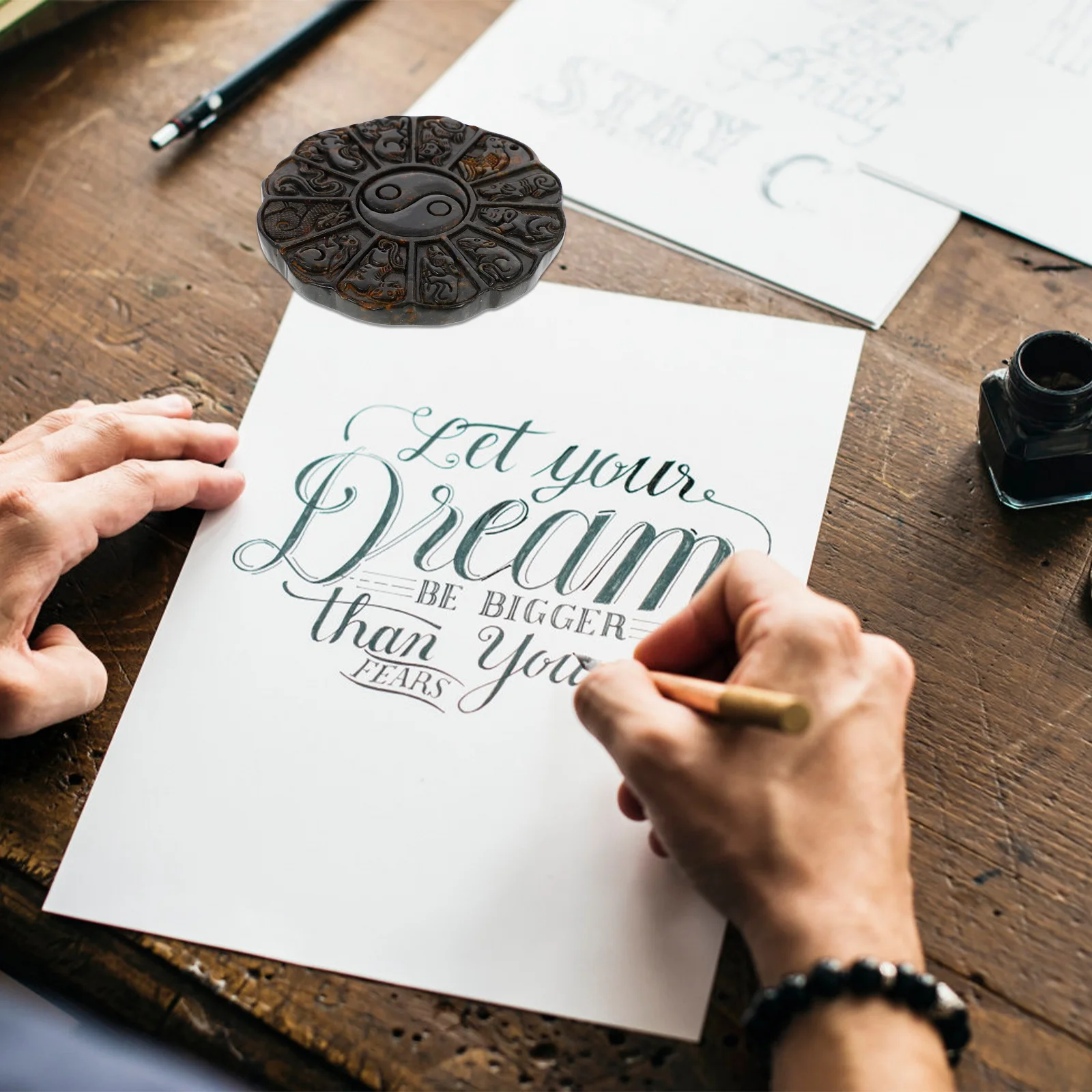 1Pcs Small Zodiac Paper Weight Portable Style Calligraphy Tool for Students Office Decor Creative Craft Present
1Pcs Small Zodiac Paper Weight Portable Style Calligraphy Tool for Students Office Decor Creative Craft Present