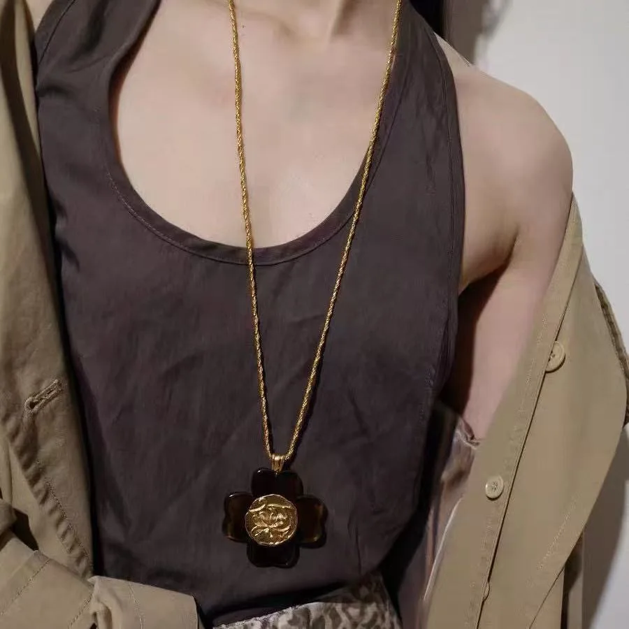 2025 New Fashionable Classic European and American Blogger's Retro Resin Sweater Necklace, Punk Style Party Gift
2025 New Fashionable Classic European and American Blogger's Retro Resin Sweater Necklace, Punk Style Party Gift