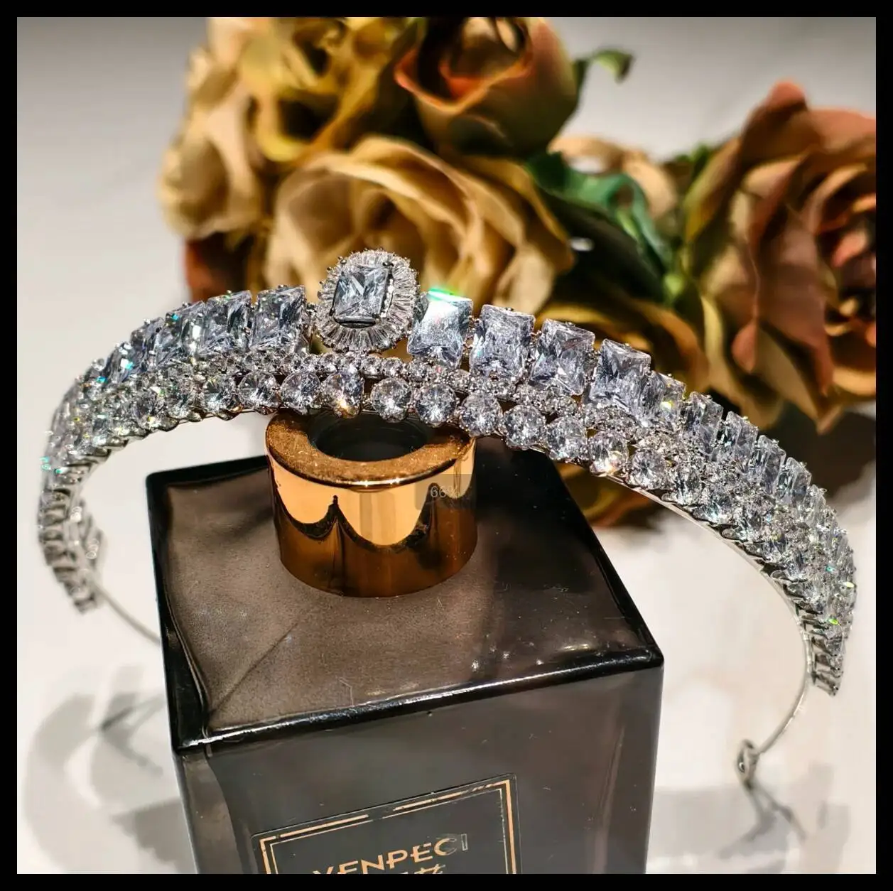 Свадебная тиара для невесты, повязка на голову с кубическим цирконием, королевские короны принцессы, диадемы для женщин и девочек, головной убор для выпускного вечера 15 лет
Свадебная тиара для невесты, повязка на голову с кубическим цирконием, королевские короны принцессы, диадемы для женщин и девочек, головной убор для выпускного вечера 15 лет