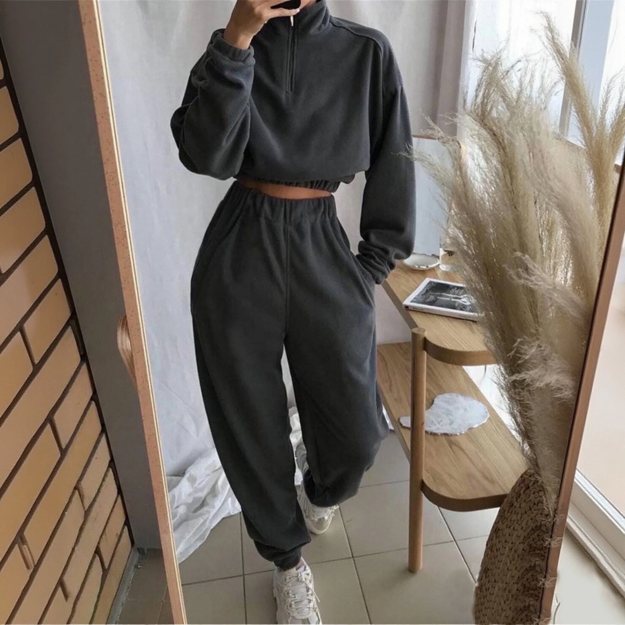 Женская повседневная толстовка с капюшоном, комплект из 2 предметов, осень-зима 2022, новый однотонный костюм, пуловер на молнии, топы с эластичной резинкой на талии, уличная одежда Y2K 
Женская повседневная толстовка с капюшоном, комплект из 2 предметов, осень-зима 2022, новый однотонный костюм, пуловер на молнии, топы с эластичной резинкой на талии, уличная одежда Y2K