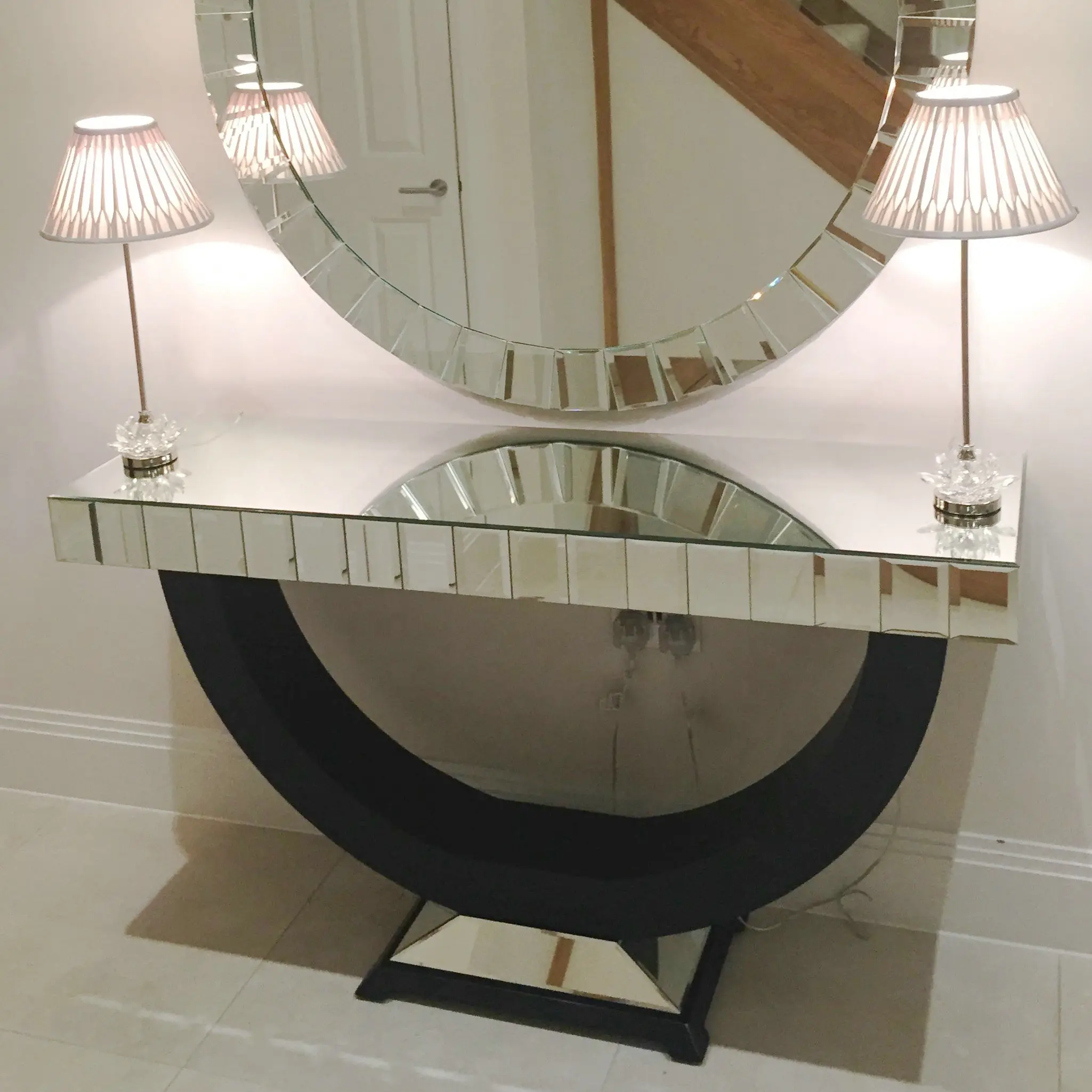 Modern Design Corridor Entrance Wooden Console Table Household Furniture Living Room Decor Luxury Console Table with Mirror
Modern Design Corridor Entrance Wooden Console Table Household Furniture Living Room Decor Luxury Console Table with Mirror