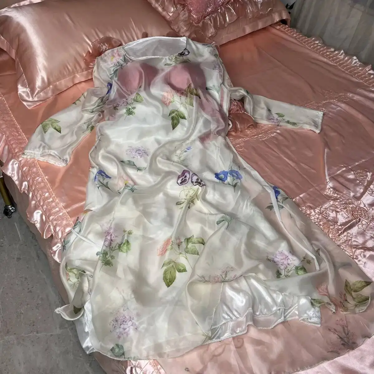 2 Layers Voile Outside Ice Silk inside Floral Print Glossy Sexy Women Satin Long Dress Loose Maxi Dress Elegant Dresses
2 Layers Voile Outside Ice Silk inside Floral Print Glossy Sexy Women Satin Long Dress Loose Maxi Dress Elegant Dresses