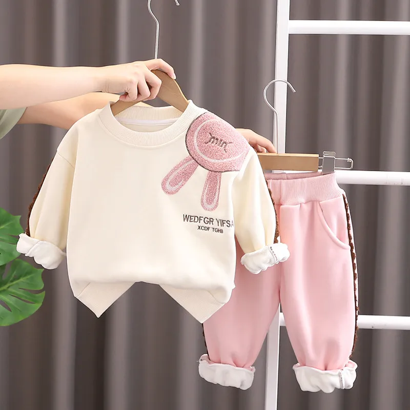 Autumn and Winter Girls' Set New Children's Baby Warm and Velvet Round Neck Hoodie+Long Pants Two Piece Set
Autumn and Winter Girls' Set New Children's Baby Warm and Velvet Round Neck Hoodie+Long Pants Two Piece Set