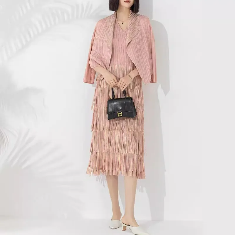 Miyake Pleated Temperament Women's Dress Set Spring and Autumn New Gold Plated Suit Collar Coat with Tassel Dress Two Piece Set
Miyake Pleated Temperament Women's Dress Set Spring and Autumn New Gold Plated Suit Collar Coat with Tassel Dress Two Piece Set