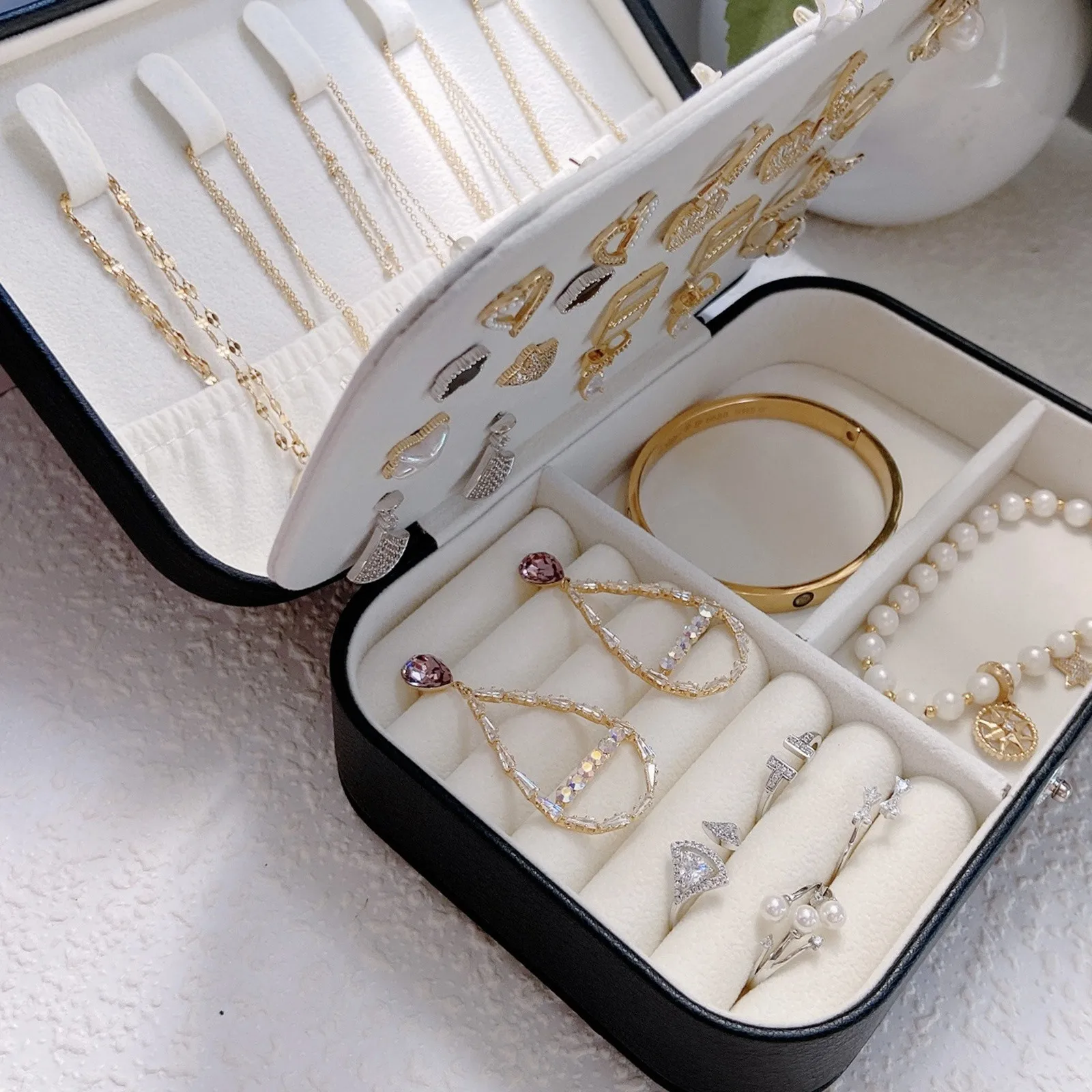 Portable Jewelry Box Jewelry Organizer Display Travel Jewelry Case Boxes Button Leather Storage Zipper Jewelers Joyero
Portable Jewelry Box Jewelry Organizer Display Travel Jewelry Case Boxes Button Leather Storage Zipper Jewelers Joyero
