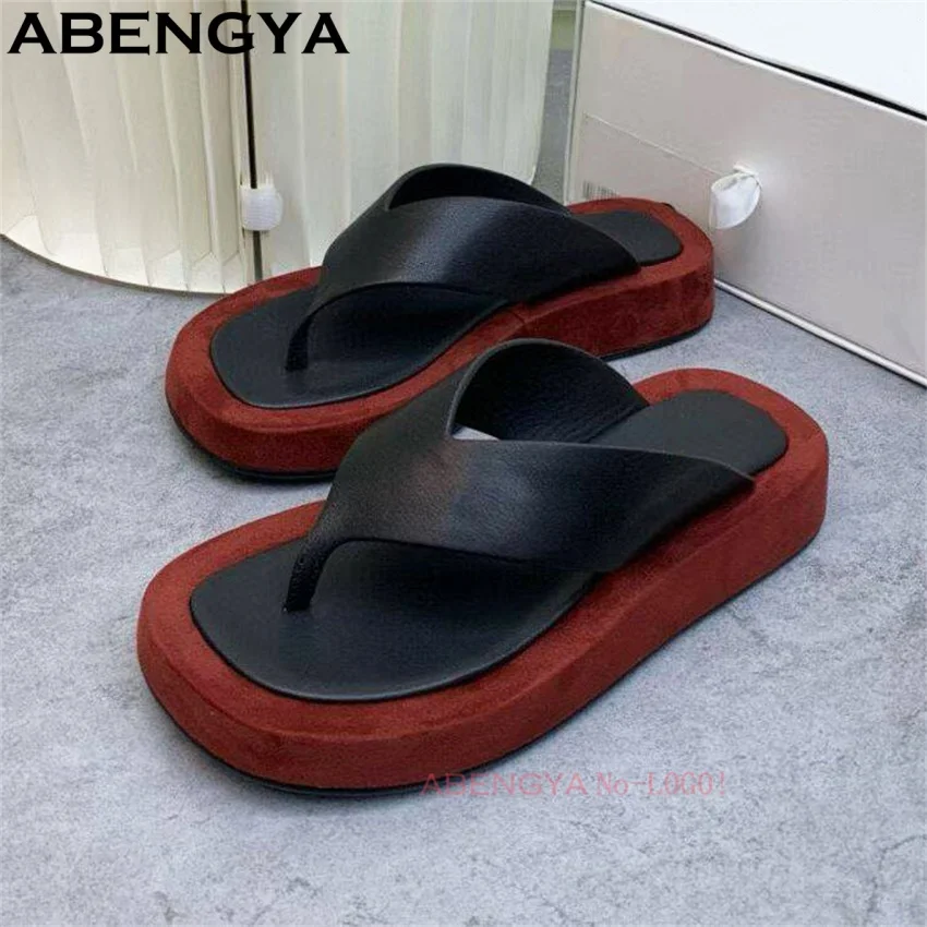 Модные летние шлепанцы на плоской подошве для женщин, черные кожаные повседневные пляжные тапочки для отпуска
Модные летние шлепанцы на плоской подошве для женщин, черные кожаные повседневные пляжные тапочки для отпуска