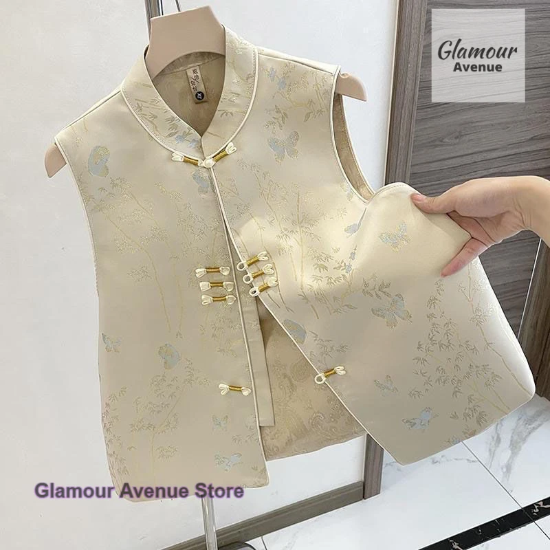 National wind heavy industry embroidery high-grade fabric stand-up vest female new Chinese retro buckle temperament coat
National wind heavy industry embroidery high-grade fabric stand-up vest female new Chinese retro buckle temperament coat