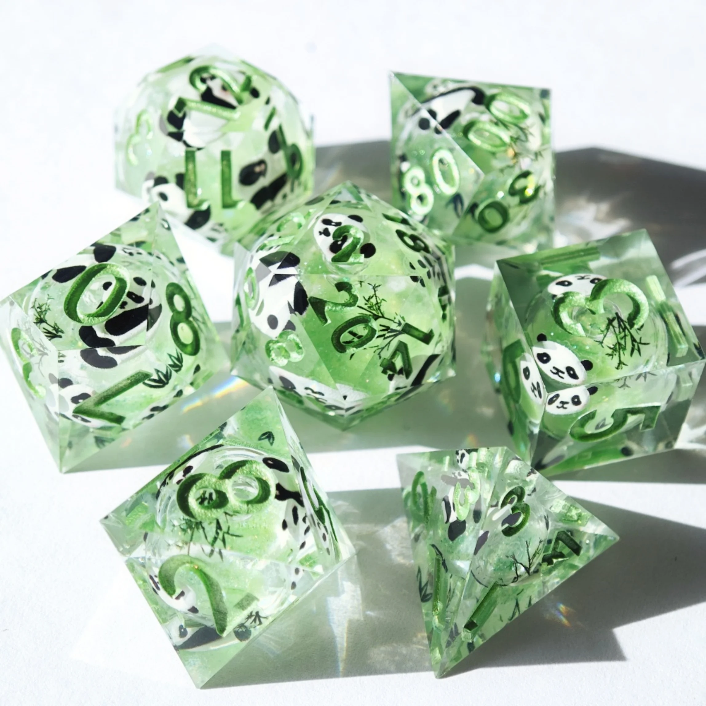 Набор кубиков в виде панды, многогранная смола DND, кубики с жидким сердечником для TRPG, аксессуары для настольных игр, подарок, D6 D20, игральные кости
Набор кубиков в виде панды, многогранная смола DND, кубики с жидким сердечником для TRPG, аксессуары для настольных игр, подарок, D6 D20, игральные кости