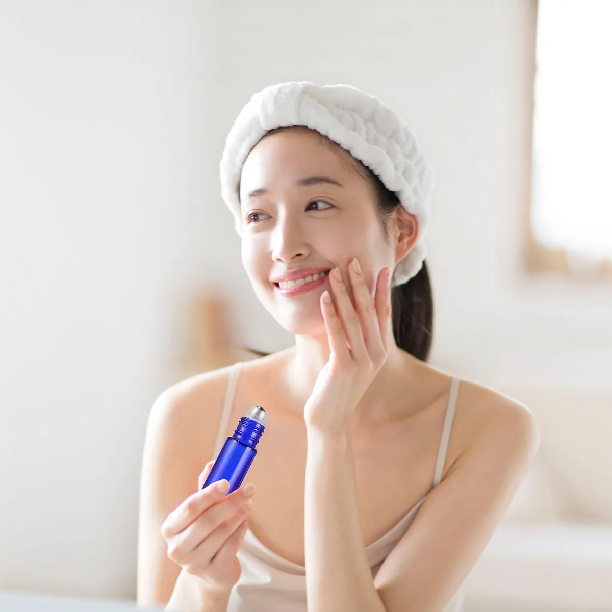 16Pcs Glass Essential Oil Roller Bottles Black Lid Leak-Proof Design Travel Perfume Roll-on Bottles Refillable Empty
16Pcs Glass Essential Oil Roller Bottles Black Lid Leak-Proof Design Travel Perfume Roll-on Bottles Refillable Empty