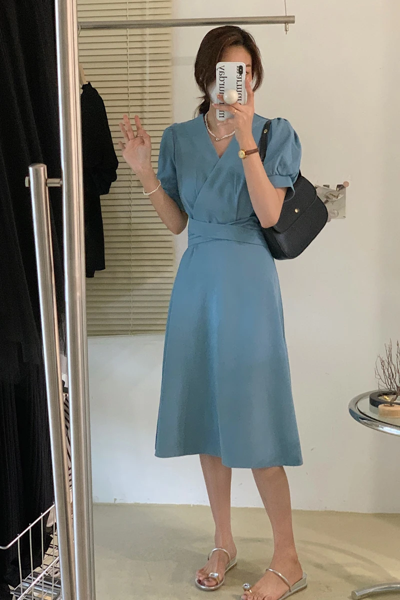 Chic Summer V-neck Bubble Sleeve Dress Women's Design Slimming Long Dress High Waist A-line Korean Style Short Sleeve Pure Color
Chic Summer V-neck Bubble Sleeve Dress Women's Design Slimming Long Dress High Waist A-line Korean Style Short Sleeve Pure Color