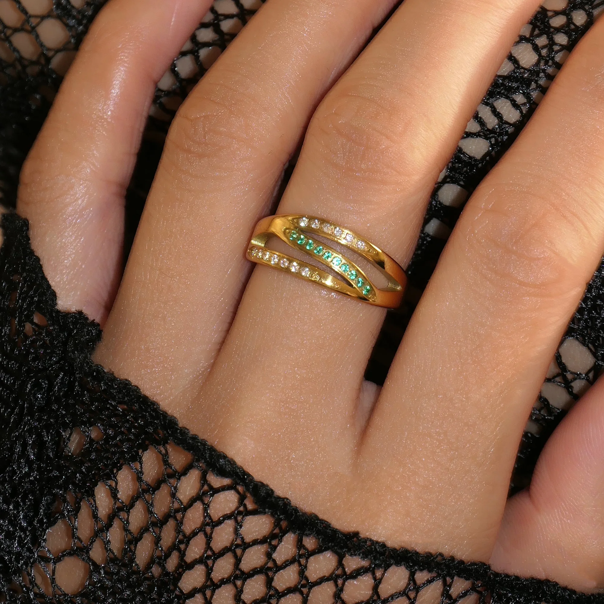 DASEIN Vintage Green Zircon Wave Three Layers Ring 2025 New INS 18k PVD Gold Plated Stainless Steel Catwalk Show Jewelry
DASEIN Vintage Green Zircon Wave Three Layers Ring 2025 New INS 18k PVD Gold Plated Stainless Steel Catwalk Show Jewelry