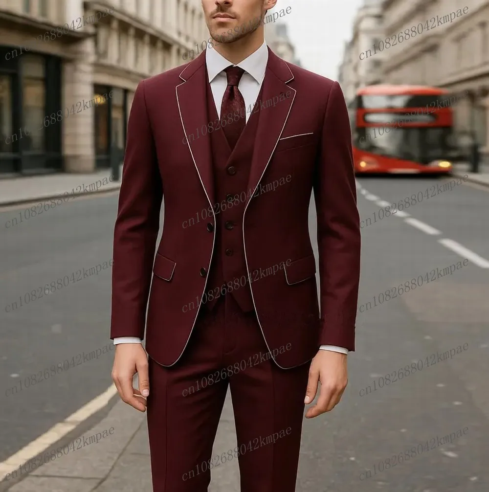 Новый бордовый мужской костюм для торжественных случаев: свадьбы, выпускного, деловых встреч. Комплект из 3 предметов: пиджак, жилет, брюки.
Новый бордовый мужской костюм для торжественных случаев: свадьбы, выпускного, деловых встреч. Комплект из 3 предметов: пиджак, жилет, брюки.