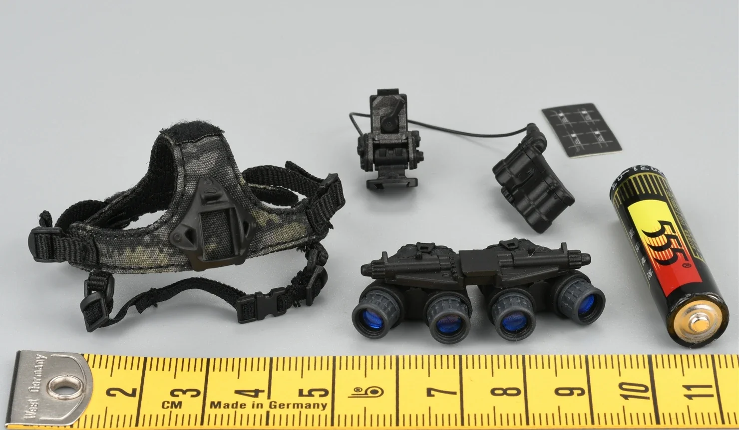 CBI Easy&Simple 1/6 Scale ES 27005 Head Mounted Four Eye Night Vision Device Model for 12 ''Task Force 58 PO1
CBI Easy&Simple 1/6 Scale ES 27005 Head Mounted Four Eye Night Vision Device Model for 12 ''Task Force 58 PO1