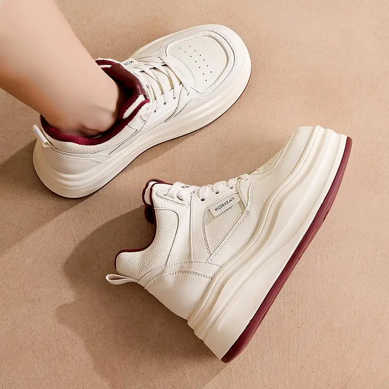 Casual High Top Flat Bottom Shoes Women's Versatile Thick Bottomed Leather Sneakers Comfortable All-Match Flat Footwear
Casual High Top Flat Bottom Shoes Women's Versatile Thick Bottomed Leather Sneakers Comfortable All-Match Flat Footwear