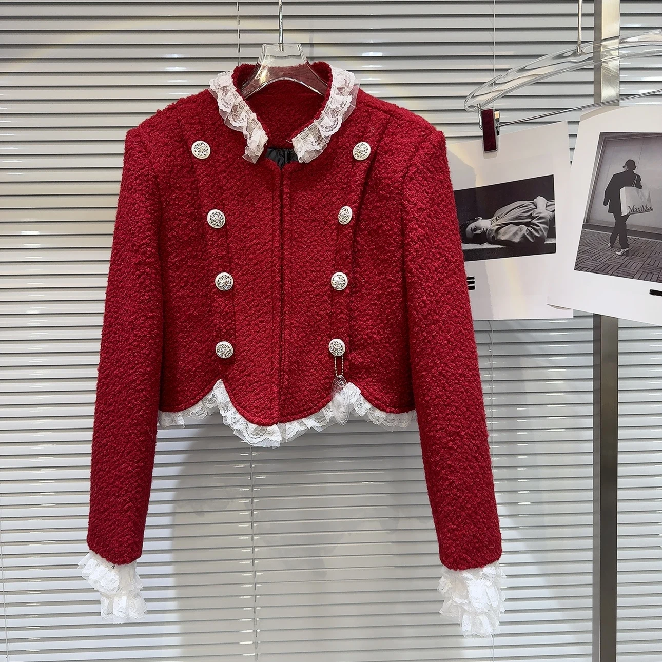 Зима 2023, новинка, маленькое Fraance Sle, ромбовидная пуговица, кружевная отделка, шерстяное хлопковое верхнее пальто, женское модное пальто 
Зима 2023, новинка, маленькое Fraance Sle, ромбовидная пуговица, кружевная отделка, шерстяное хлопковое верхнее пальто, женское модное пальто