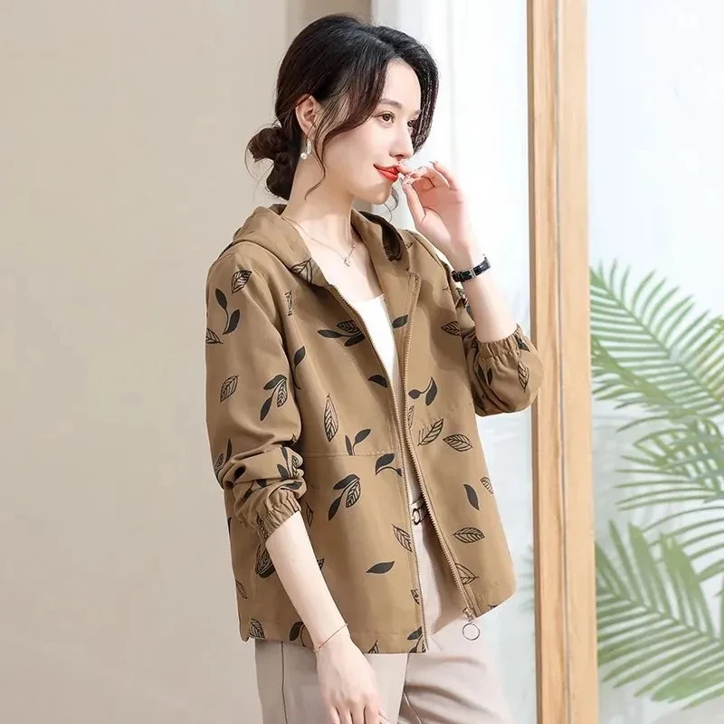 Женская одежда среднего возраста, весенне-осенняя куртка 2021, корейское женское пальто с принтом, модная бейсбольная форма с капюшоном, верхняя одежда 
Женская одежда среднего возраста, весенне-осенняя куртка 2021, корейское женское пальто с принтом, модная бейсбольная форма с капюшоном, верхняя одежда