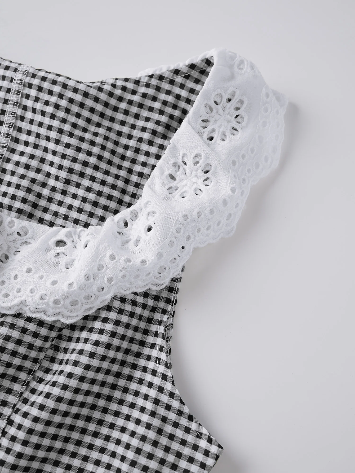 Women s Sleeveless Plaid Print Ruffle Tank Top with Square Neckline and Cropped Length for Summer Style
Women s Sleeveless Plaid Print Ruffle Tank Top with Square Neckline and Cropped Length for Summer Style