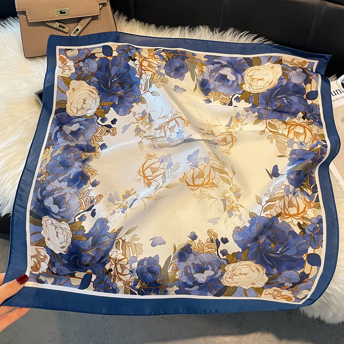 European and American Light Luxury High-end Imitation Silk Scarf Summer New Classic Silk Chinese Scarf Shawl Scarf Women's
European and American Light Luxury High-end Imitation Silk Scarf Summer New Classic Silk Chinese Scarf Shawl Scarf Women's