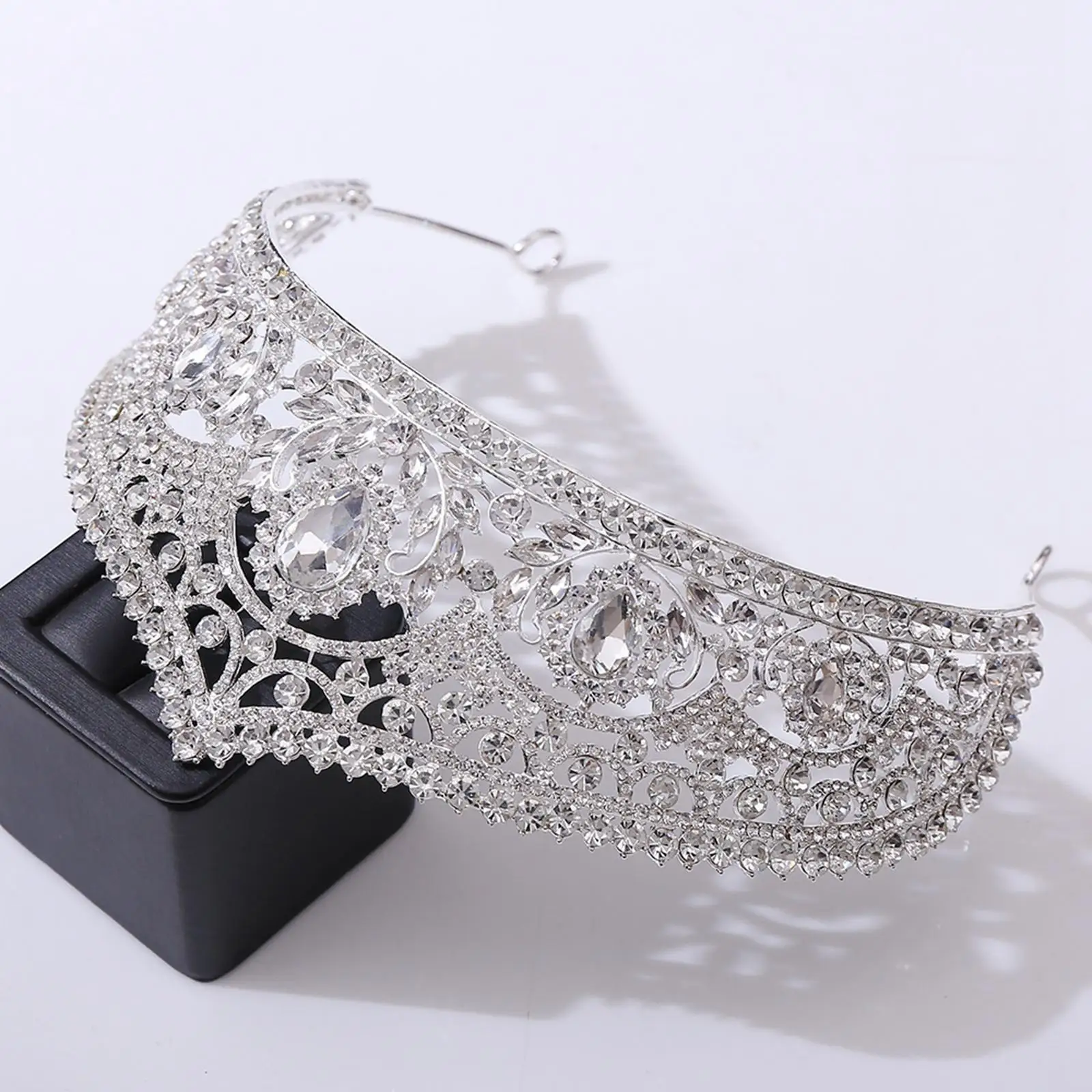 Bridal Wedding Tiaras for Bride Women Princess Crown Headband Rhinestone Headpiece Alloy Suitable for Pageant Prom Parties
Bridal Wedding Tiaras for Bride Women Princess Crown Headband Rhinestone Headpiece Alloy Suitable for Pageant Prom Parties