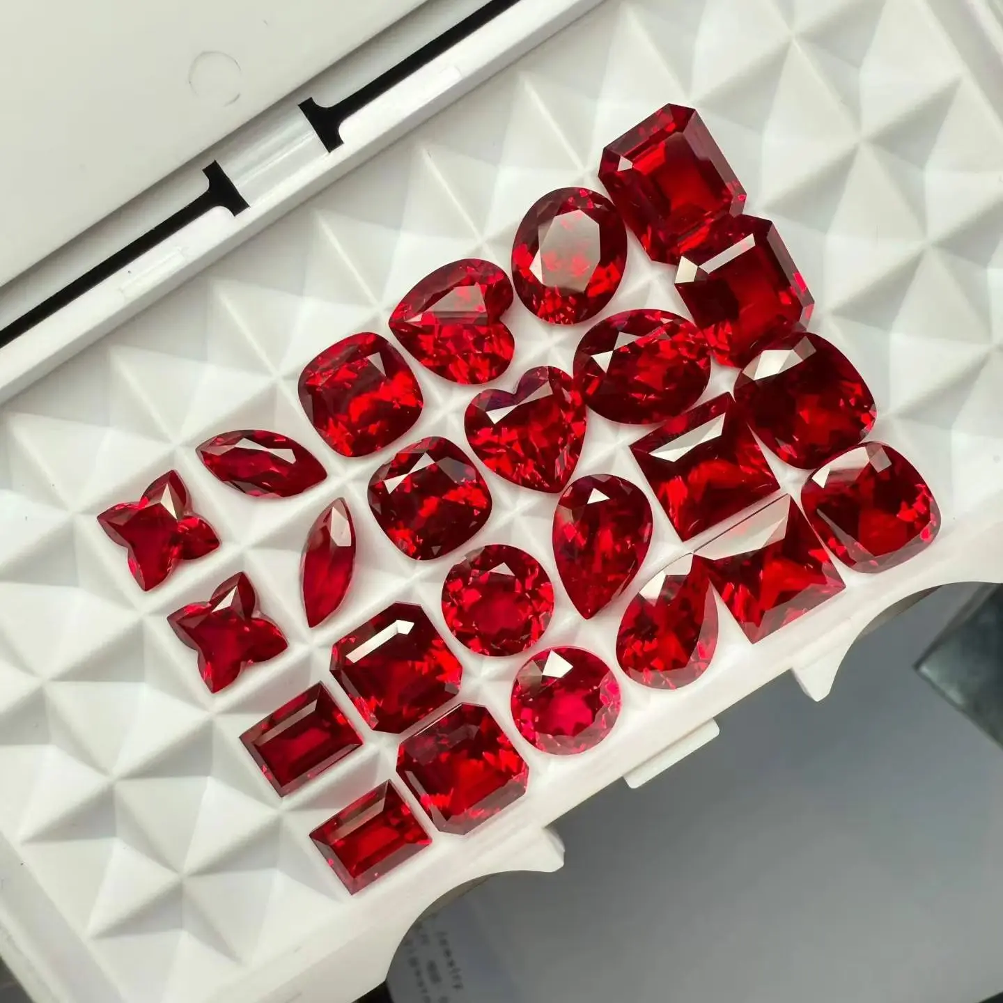 Wholesale All Shapes 1ct 2ct Round Brilliance Cut Oval Pigeon Blood Ruby Beads for Jewelry Making Lab Grown Ruby
Wholesale All Shapes 1ct 2ct Round Brilliance Cut Oval Pigeon Blood Ruby Beads for Jewelry Making Lab Grown Ruby