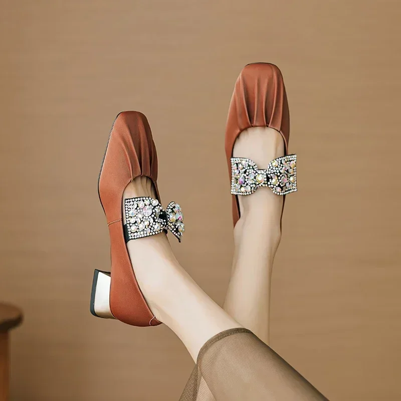 Soft Cowhide Rhinestone Bow Thick Heel Mary Jane Women's Leather Pleated Square Head Low Heel Light Mouth Single Shoes Versatile
Soft Cowhide Rhinestone Bow Thick Heel Mary Jane Women's Leather Pleated Square Head Low Heel Light Mouth Single Shoes Versatile