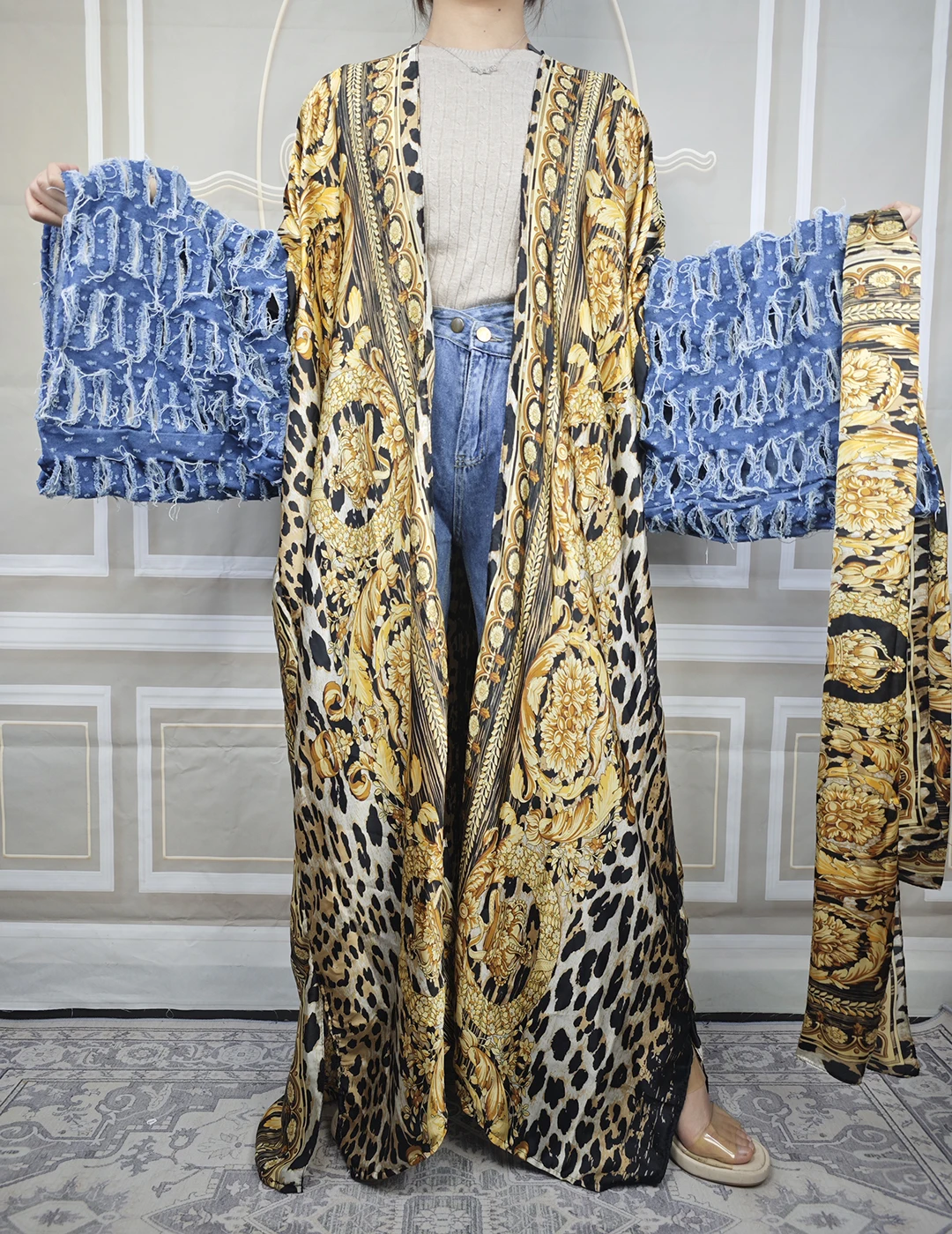 African Lady 2025 New Fashion Silk Floral Summer Kimonos Jeans Sleeve Hijab Long Cardigans Plus Middle East Women Duster Coat
African Lady 2025 New Fashion Silk Floral Summer Kimonos Jeans Sleeve Hijab Long Cardigans Plus Middle East Women Duster Coat