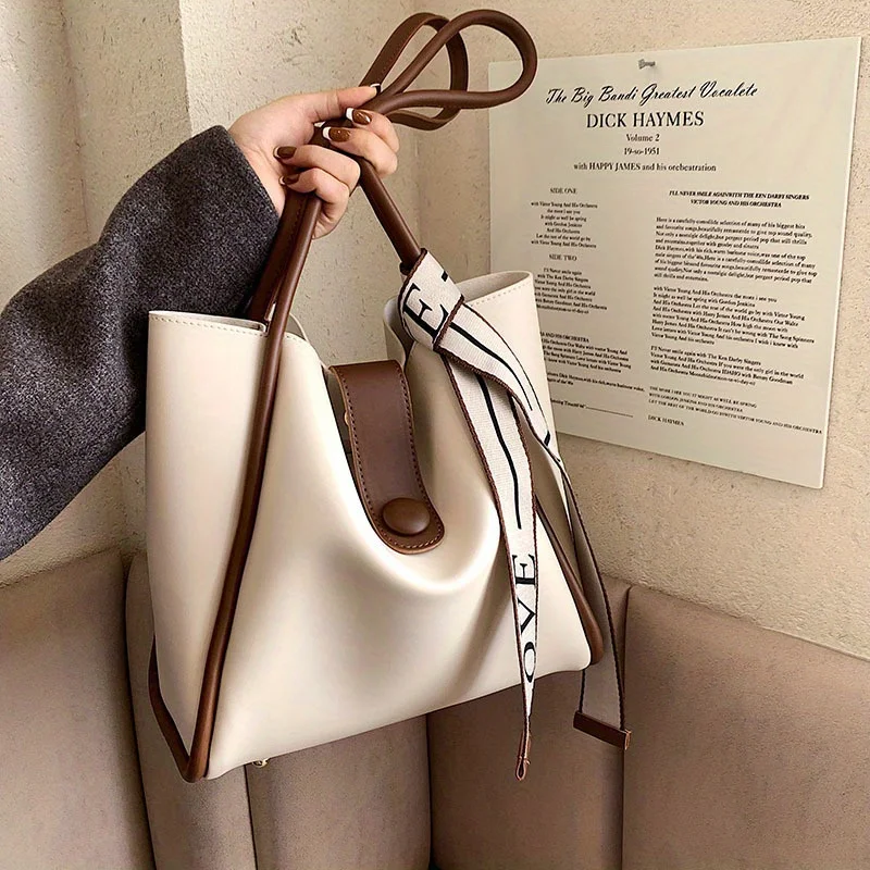 Large Capacity Tote Bag For Women, Fashionable PU Leather Shoulder Bag With Chic "LOVE" Printed Strap, Stylish Carryall
Large Capacity Tote Bag For Women, Fashionable PU Leather Shoulder Bag With Chic "LOVE" Printed Strap, Stylish Carryall