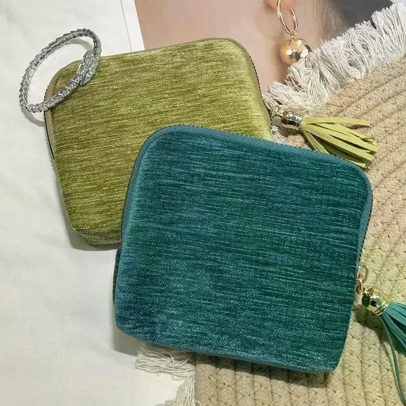 5-слойная сумка для хранения, бархатная сумка для ювелирных изделий, сумки для часов, браслета, колец, сережек, портативный дорожный футляр для ювелирных изделий
5-слойная сумка для хранения, бархатная сумка для ювелирных изделий, сумки для часов, браслета, колец, сережек, портативный дорожный футляр для ювелирных изделий