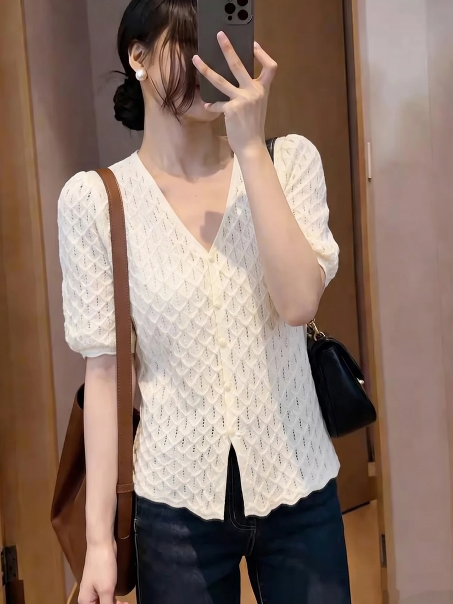 Fashionable V-Neck Knitted Open Cardigan Short Sleeve Single Button Korean Design Sensation Versatile Stylish Summer Top
Fashionable V-Neck Knitted Open Cardigan Short Sleeve Single Button Korean Design Sensation Versatile Stylish Summer Top