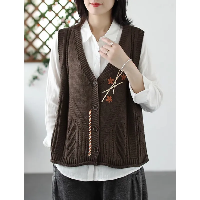 2024 New Arrival All Season Women Sleeveless V-neck Cardigan Loose Casual Floral Embroidery Single Breasted Soft Knitted Sweater
2024 New Arrival All Season Women Sleeveless V-neck Cardigan Loose Casual Floral Embroidery Single Breasted Soft Knitted Sweater