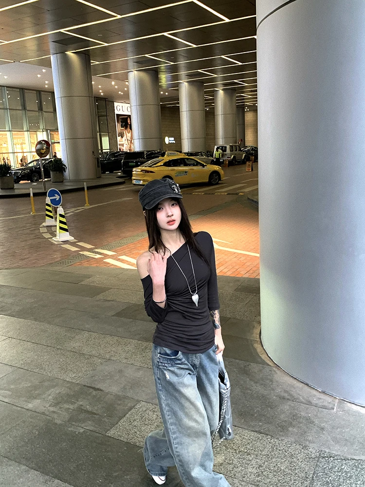 Irregular slanted collar off-shoulder T-shirt for women in summer 7-quarter sleeve slim design and elastic gray top
Irregular slanted collar off-shoulder T-shirt for women in summer 7-quarter sleeve slim design and elastic gray top