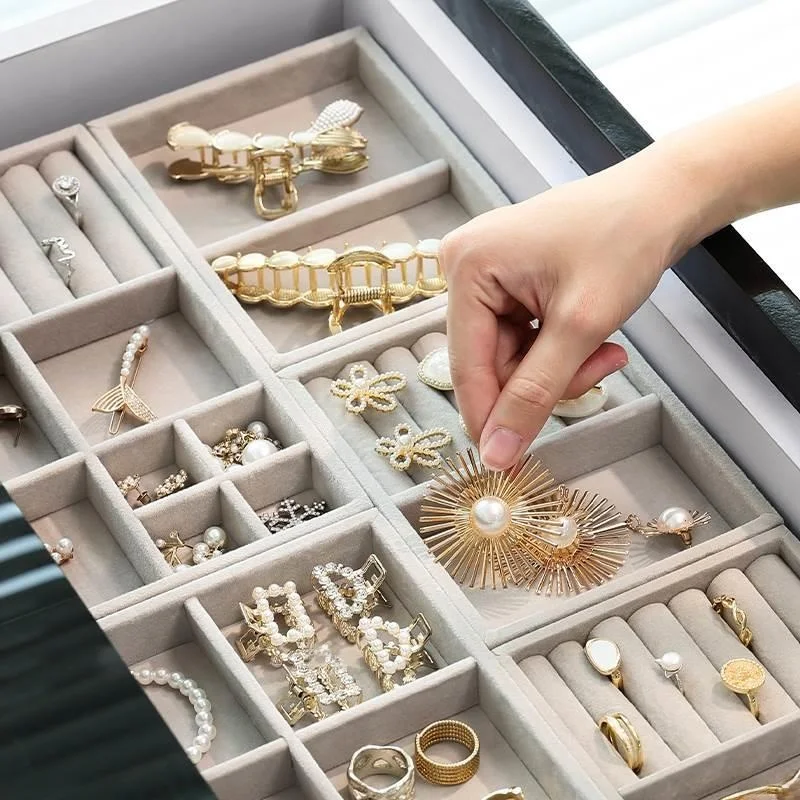 Built-In Velvet Tray Divider Der Jewelry Storage Box Nelace Earring Ring DIY Accories Box Pure Color Japanese Sle
Built-In Velvet Tray Divider Der Jewelry Storage Box Nelace Earring Ring DIY Accories Box Pure Color Japanese Sle