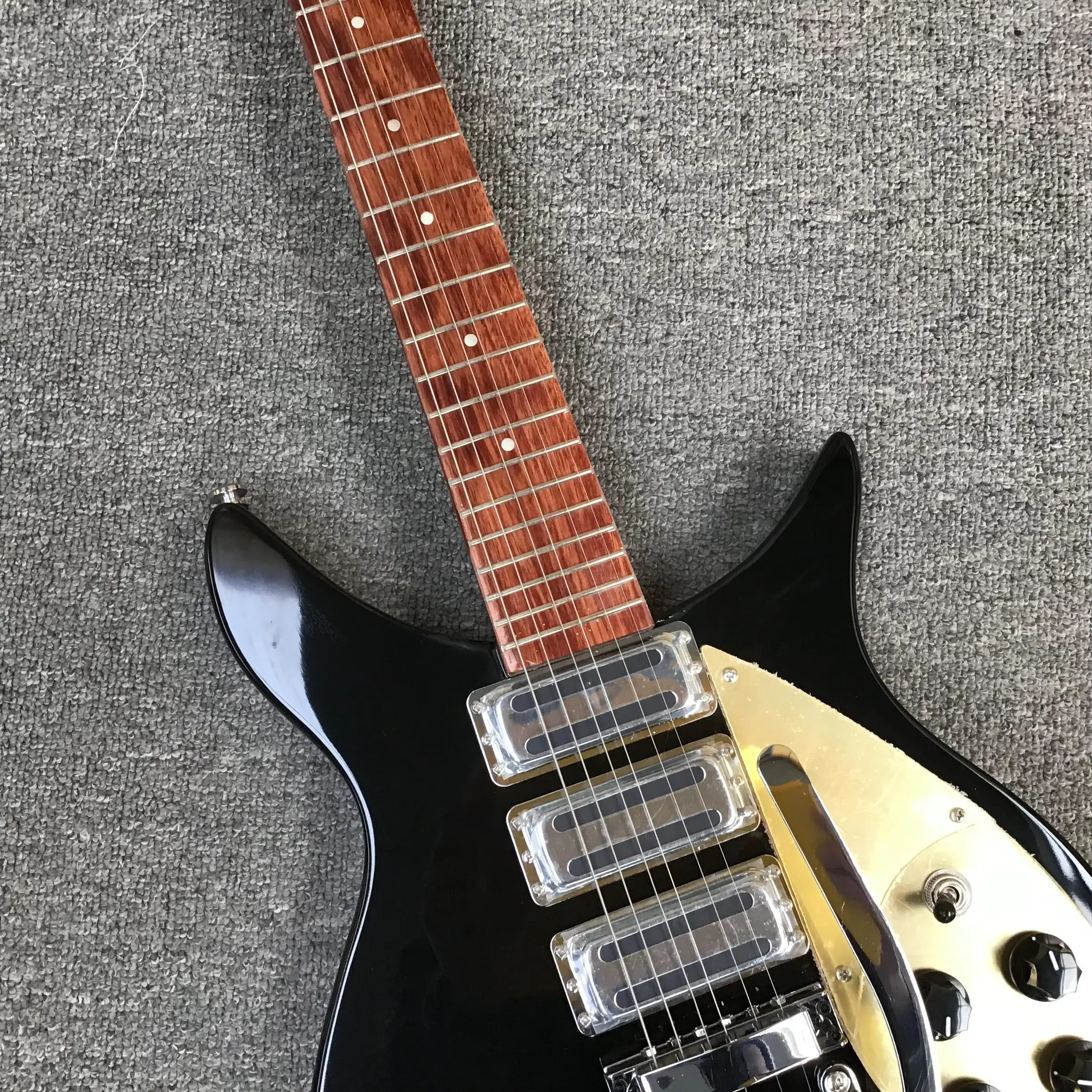 Black Electric Guitar Gold Pickguard, HHH Humbucker Fixed Bridge, Mahogany Body Rosewood Neck, Professional
Black Electric Guitar Gold Pickguard, HHH Humbucker Fixed Bridge, Mahogany Body Rosewood Neck, Professional
