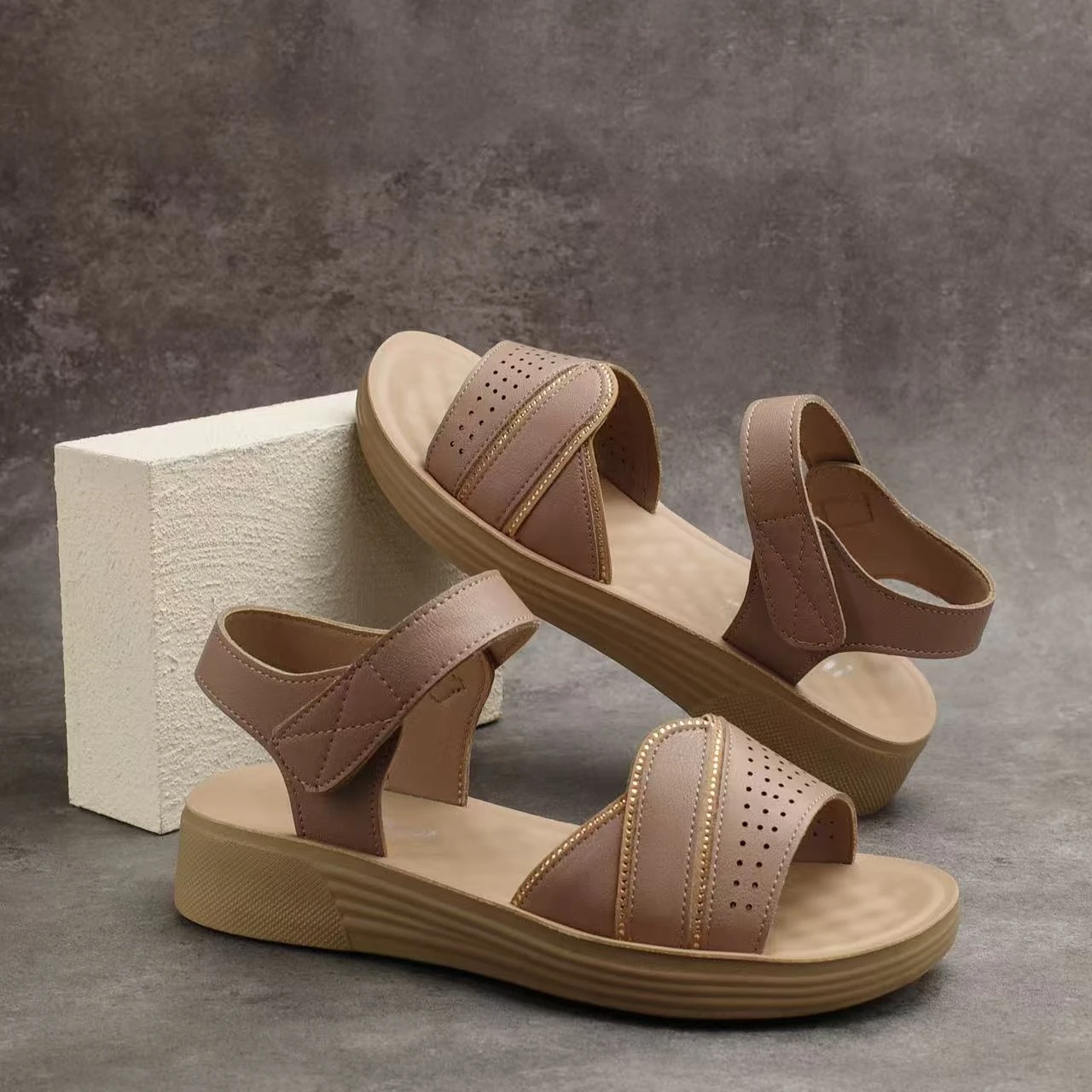 Women Summer Sandals 2025 Leather Open Toe Wedge Casual Sandals With 3.5 cm Flat Heels
Women Summer Sandals 2025 Leather Open Toe Wedge Casual Sandals With 3.5 cm Flat Heels