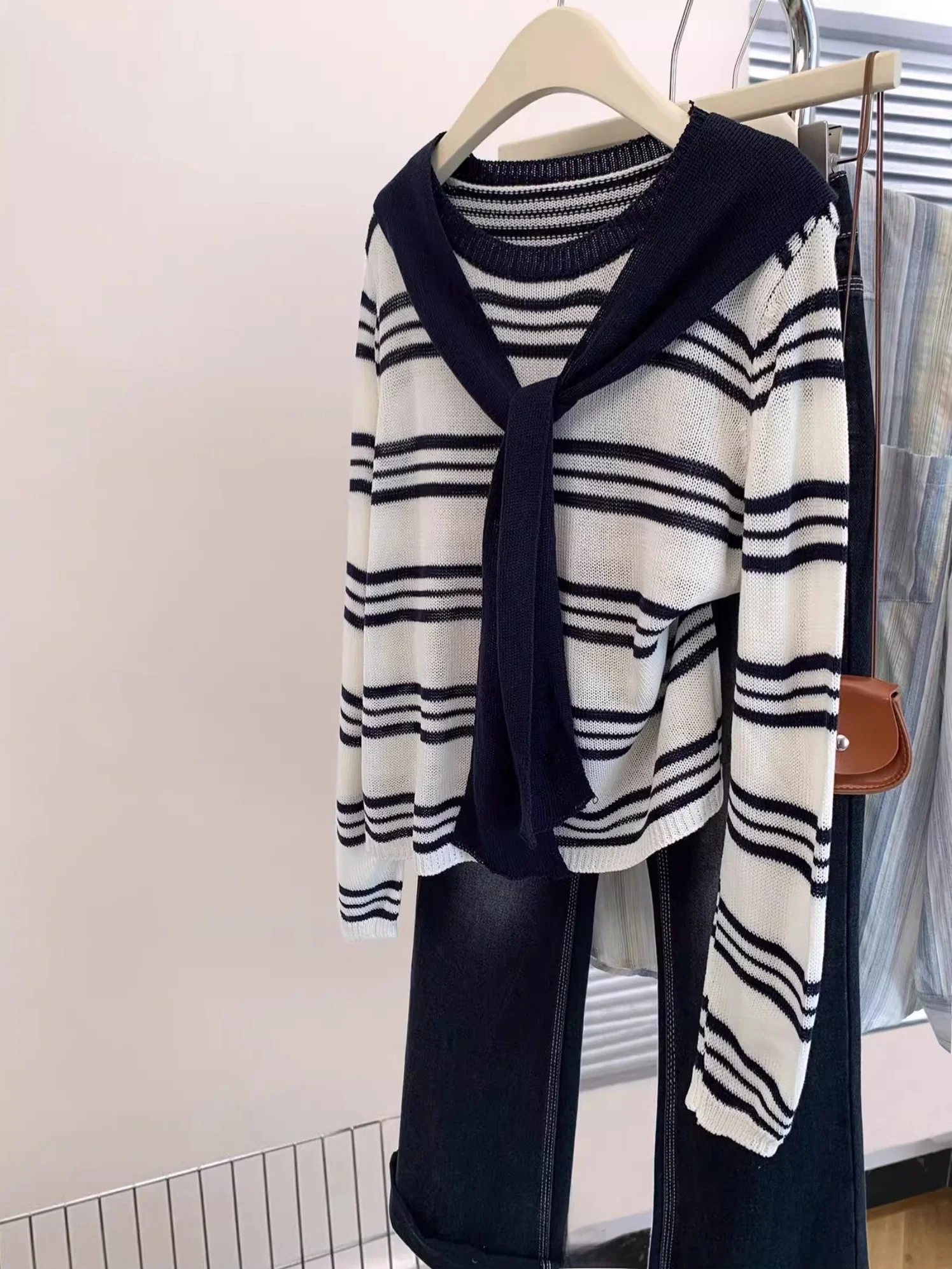 Женский вязаный длинный полосатый топ и шарф больших размеров, комплект из двух предметов, утягивающий свободный крой, осенне-зимний повседневный свитер
Женский вязаный длинный полосатый топ и шарф больших размеров, комплект из двух предметов, утягивающий свободный крой, осенне-зимний повседневный свитер