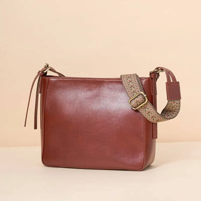 Fashionable new retro PU leather shoulder bag, casual crossbody bag, men's and women's universal shoulder crossbody bag
Fashionable new retro PU leather shoulder bag, casual crossbody bag, men's and women's universal shoulder crossbody bag
