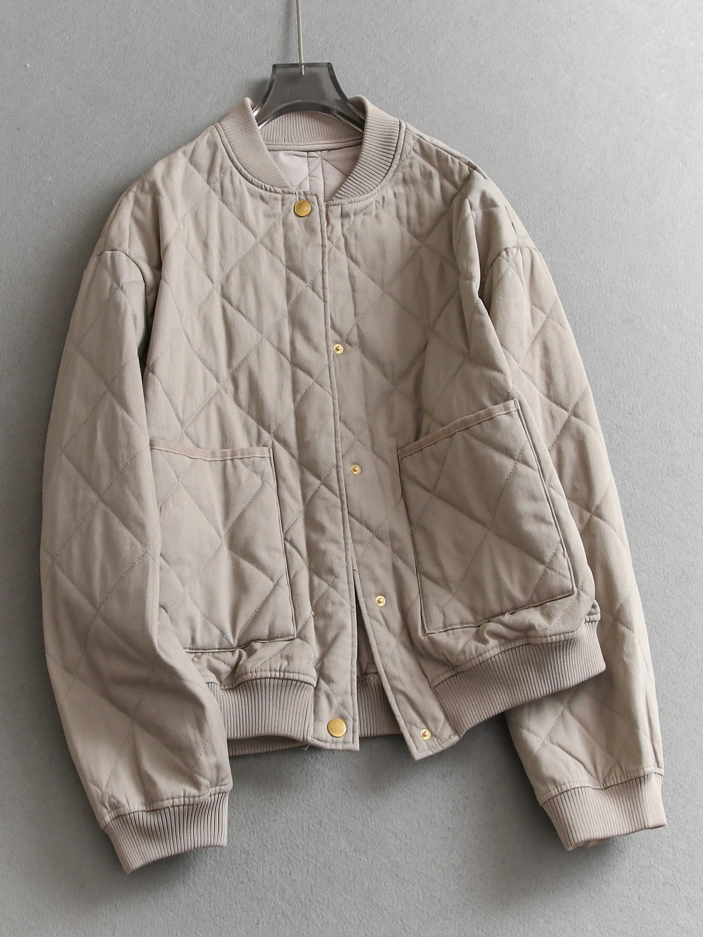 Casual Long Sleeve Pilot Jacket Pure Color Ribbed Collar Oversized Fit Women's Cotton Jacket Quilted Cotton Coat Q654
Casual Long Sleeve Pilot Jacket Pure Color Ribbed Collar Oversized Fit Women's Cotton Jacket Quilted Cotton Coat Q654