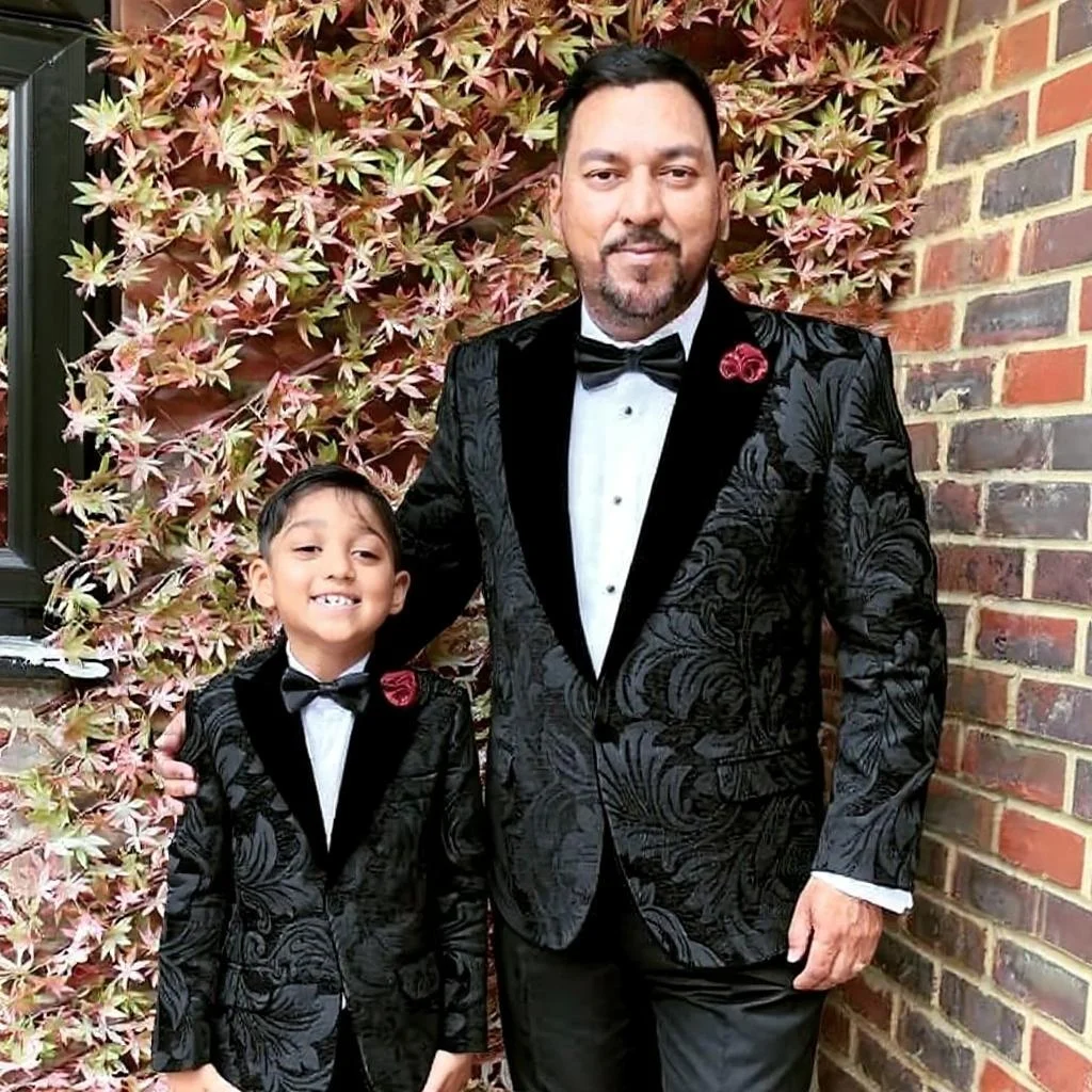 Floral Formal Suits for Father and Son Set Peak Lapel Wedding Men Tuxedo Slim Fit Prom Party Boy Suit 2 Pcs Family Outfits
Floral Formal Suits for Father and Son Set Peak Lapel Wedding Men Tuxedo Slim Fit Prom Party Boy Suit 2 Pcs Family Outfits