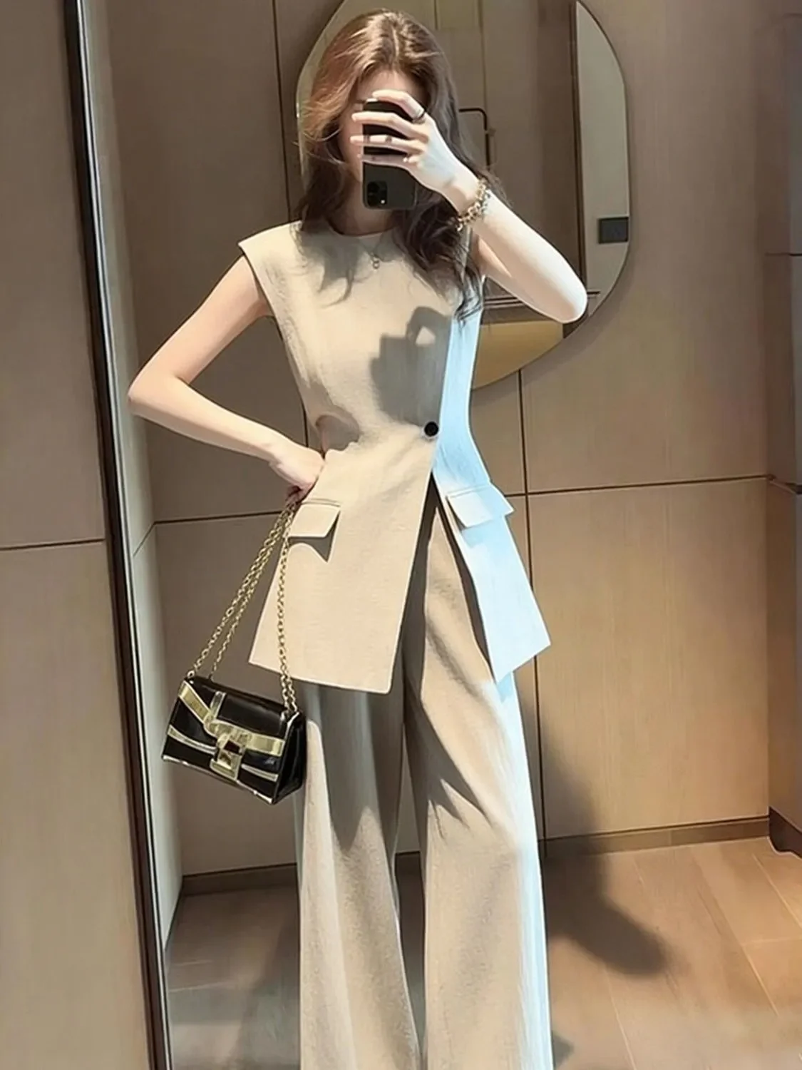 Women 2-Piece Elegant Sleeveless Blazer & Wide Leg Pants Set Office Work Suit
Women 2-Piece Elegant Sleeveless Blazer & Wide Leg Pants Set Office Work Suit