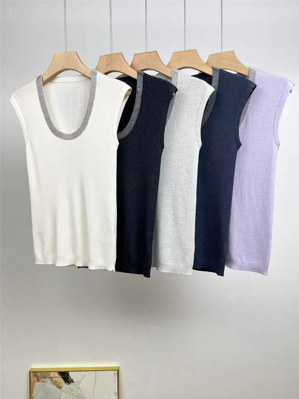 Women's U-neck Beaded Silk Wool Knitted Vest Sleeveless Pullover Versatile Tank Top
Women's U-neck Beaded Silk Wool Knitted Vest Sleeveless Pullover Versatile Tank Top