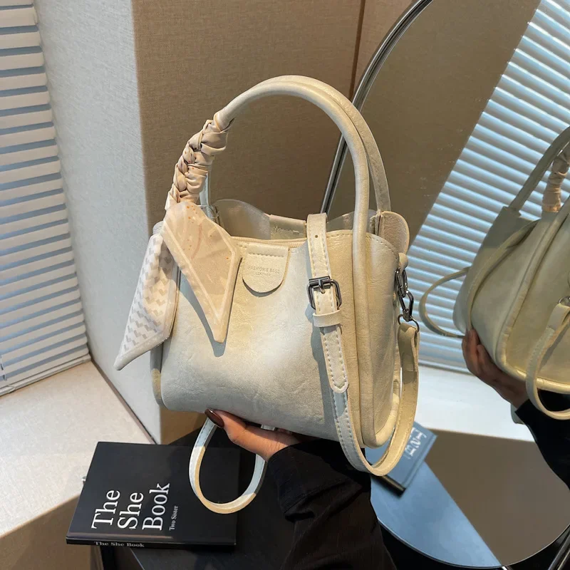 2025 New! Light Luxury High - End Women's Handbag - Shoulder Bag with Exquisite Texture, Trendy Fashion Bucket Bag, Versatile
2025 New! Light Luxury High - End Women's Handbag - Shoulder Bag with Exquisite Texture, Trendy Fashion Bucket Bag, Versatile
