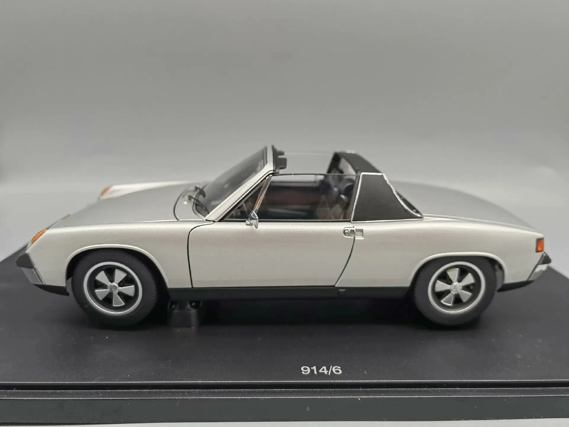 Autoart 1:18 914/6 Серебряная имитация ограниченной серии, все открытые металлические статические модели автомобиля из сплава, игрушка в подарок
Autoart 1:18 914/6 Серебряная имитация ограниченной серии, все открытые металлические статические модели автомобиля из сплава, игрушка в подарок