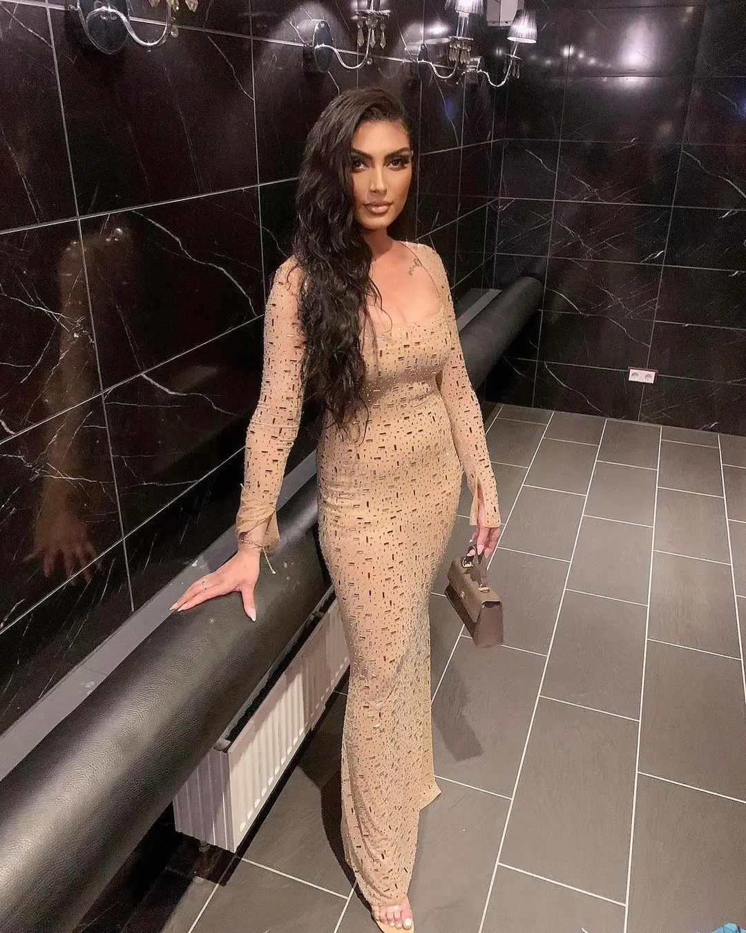 2025 Women Celebrity Sexy Long Sleeve Square Collar Sparkly Sequins Coffee Maxi Long Dress Elegant Evening Club Party Outfit
2025 Women Celebrity Sexy Long Sleeve Square Collar Sparkly Sequins Coffee Maxi Long Dress Elegant Evening Club Party Outfit