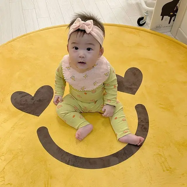 Cartoon Yellow Smile Round Carpet Plush Floor Mat for Bedroom Living Room Playmat Soft Rug Baby Play Mat Nordic Kids Room Decor
Cartoon Yellow Smile Round Carpet Plush Floor Mat for Bedroom Living Room Playmat Soft Rug Baby Play Mat Nordic Kids Room Decor