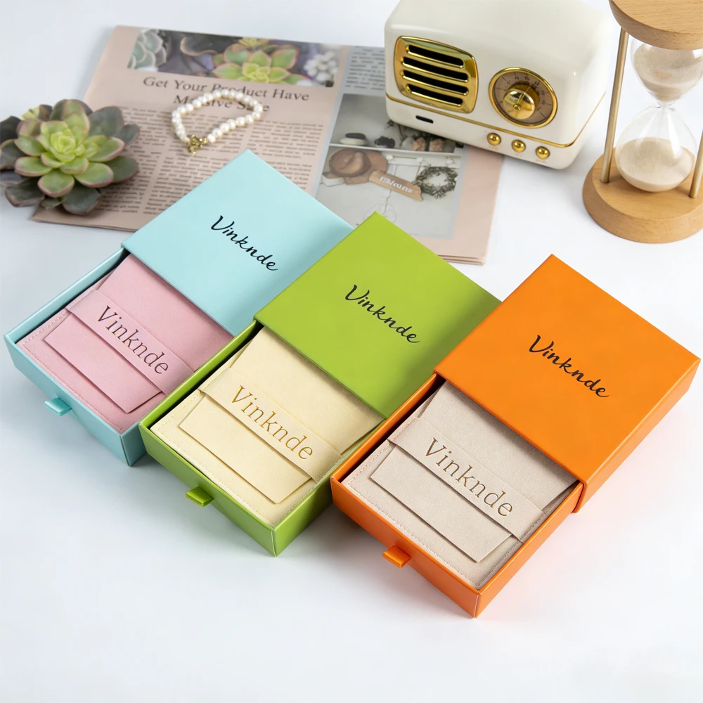 7x7x2.5cm Custom Logo Cardboard Jewelry Drawers Boxes Earring Ring Necklace Bracelet Organizer Box Microfiber Velvet Flap Bag
7x7x2.5cm Custom Logo Cardboard Jewelry Drawers Boxes Earring Ring Necklace Bracelet Organizer Box Microfiber Velvet Flap Bag